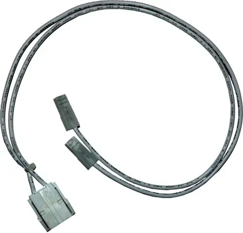 Weißes Spulenkabel von Wolf mit zwei Steckverbindern, die durch Kabel verbunden sind. Eignet sich zur Verwendung in spezifischen elektrischen Anwendungen.